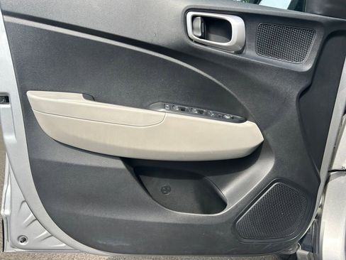 Used 2025 Hyundai Venue SEL FWD image 20