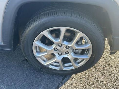 Used 2022 Jeep Compass Latitude image 30