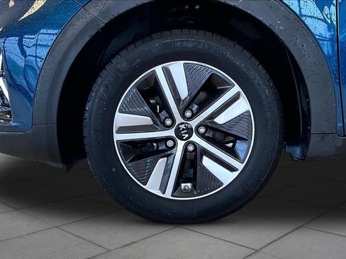 Used 2020 Kia Niro EX FWD image 11