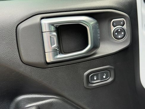 Used 2021 Jeep Wrangler Rubicon AWD/4WD image 24