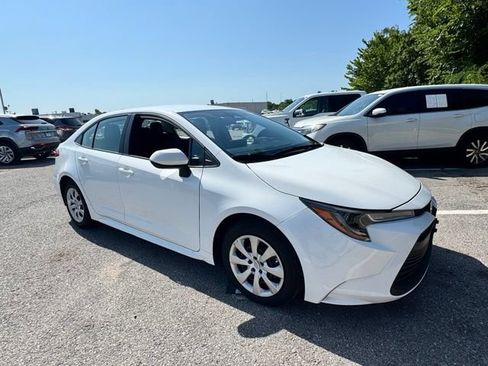 Used 2025 Toyota Corolla LE FWD image 1