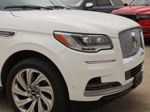 Used 2024 Lincoln Navigator Premiere AWD/4WD image 5