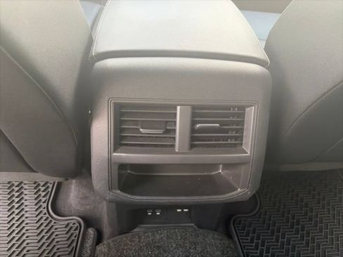 Used 2022 Volkswagen Atlas Cross Sport SE w/ Panoramic Sunroof Package FWD image 13