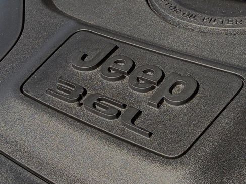 Used 2023 Jeep Grand Cherokee Summit w/ Luxury Tech Group V image 6