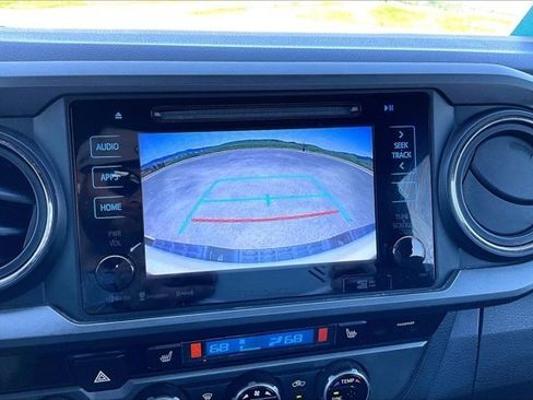 Used 2016 Toyota Tacoma TRD Off-Road w/ Premium & Technology Package AWD/4WD image 15