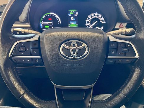 Used 2021 Toyota Sienna XLE image 11