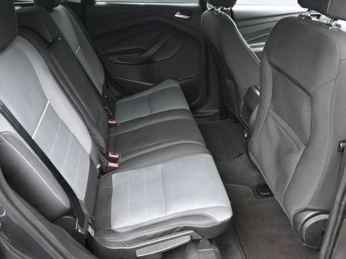 Used 2015 Ford Escape SE image 9