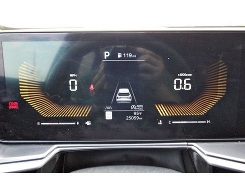 Certified 2025 Kia Sorento LX FWD image 17