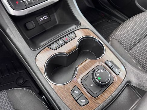 Certified 2023 GMC Acadia SLE w/ Driver Convenience Package image 24