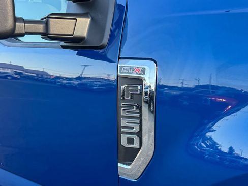 Used 2022 Ford F250 XL w/ STX Appearance Package AWD/4WD image 12