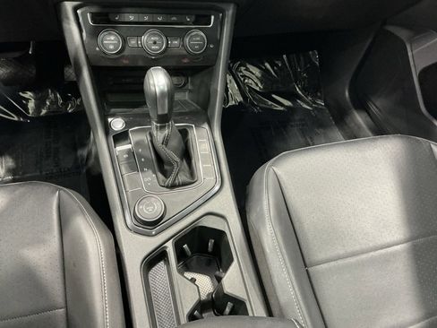 Used 2021 Volkswagen Tiguan SE w/ Panoramic Sunroof Package image 27