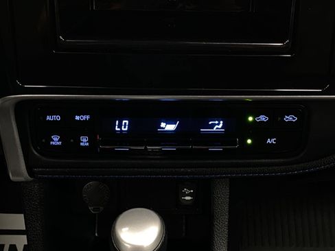 Used 2018 Toyota Corolla SE FWD image 21