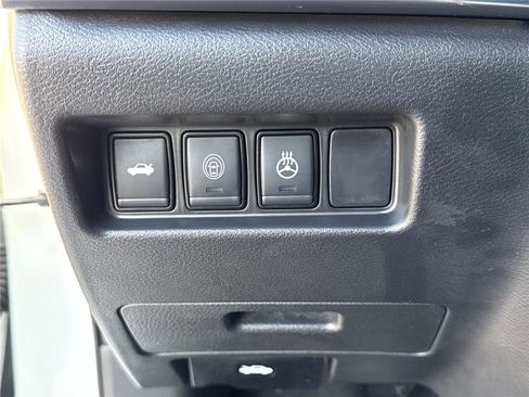Used 2023 Nissan Maxima SR w/ Sport Mat Group FWD image 12