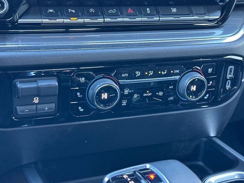 Used 2023 Chevrolet Silverado 1500 High Country w/ Technology Package image 19