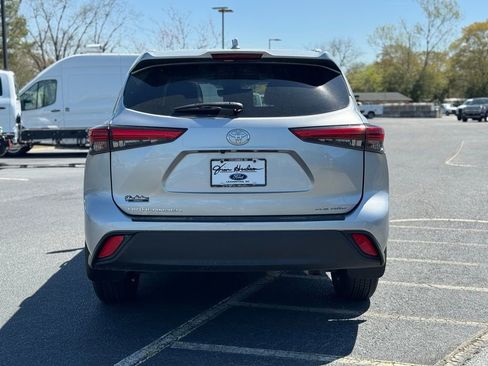 Used 2023 Toyota Highlander XLE image 11