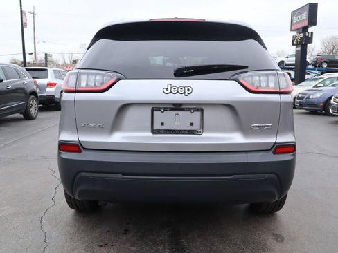 Used 2019 Jeep Cherokee Latitude Plus w/ Cold Weather Group AWD/4WD image 4