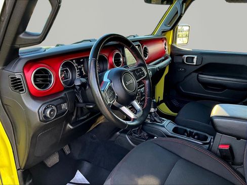 Used 2023 Jeep Wrangler Unlimited Rubicon w/ Cold Weather Group AWD/4WD image 17