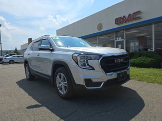 Used 2022 GMC Terrain SLE w/ Driver Convenience Package image 1
