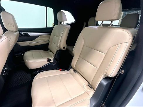 Used 2025 Buick Enclave Preferred w/ Power Package FWD image 27
