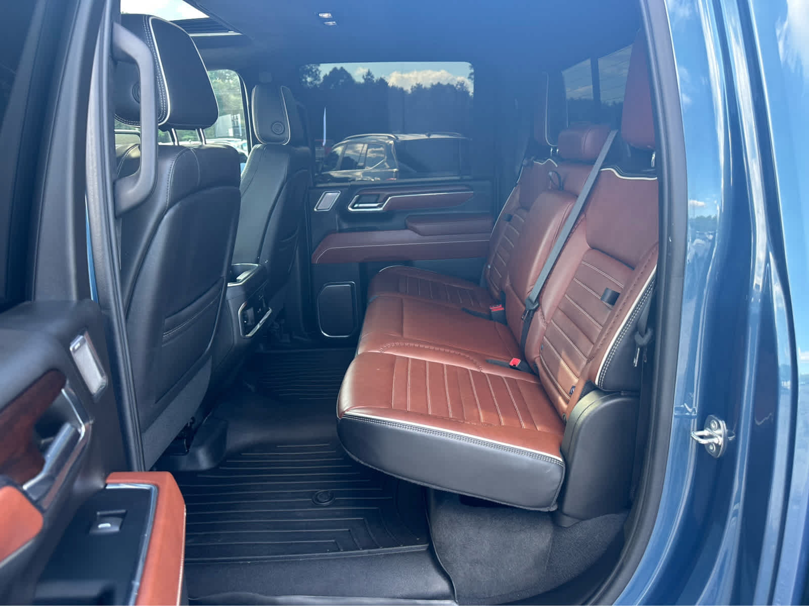 Used 2024 GMC Sierra 2500 Denali Ultimate w/ Max Trailering Package AWD/4WD image 13