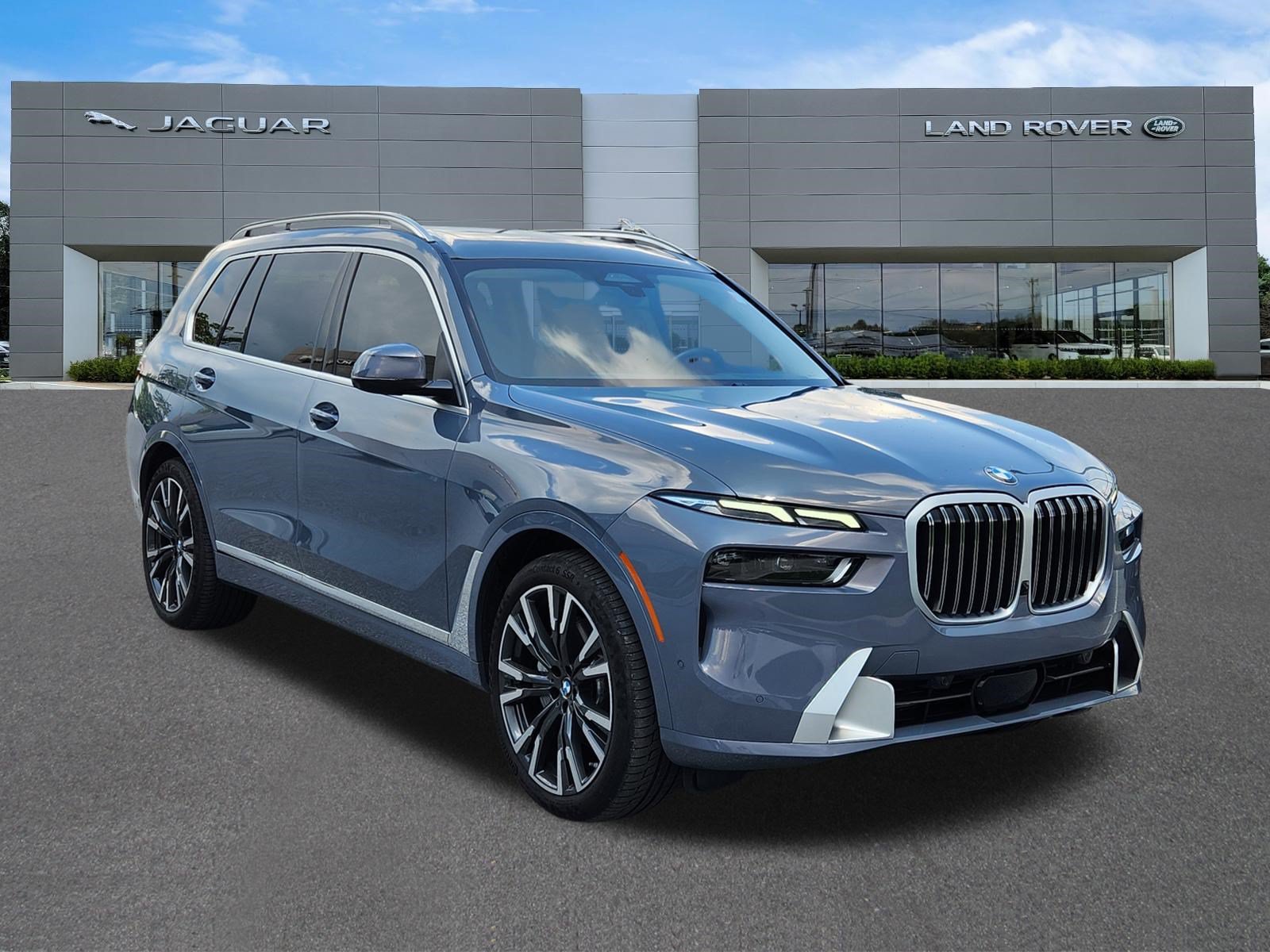 Used 2026 BMW X7 xDrive40i w/ Executive Package AWD/4WD image 2