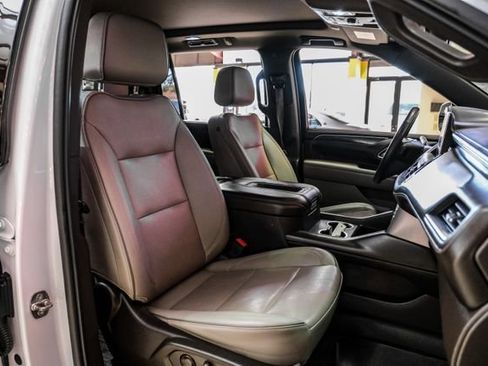 Used 2022 GMC Yukon XL SLT w/ SLT Premium Package image 30