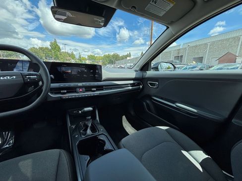 Used 2025 Kia K4 FWD image 34