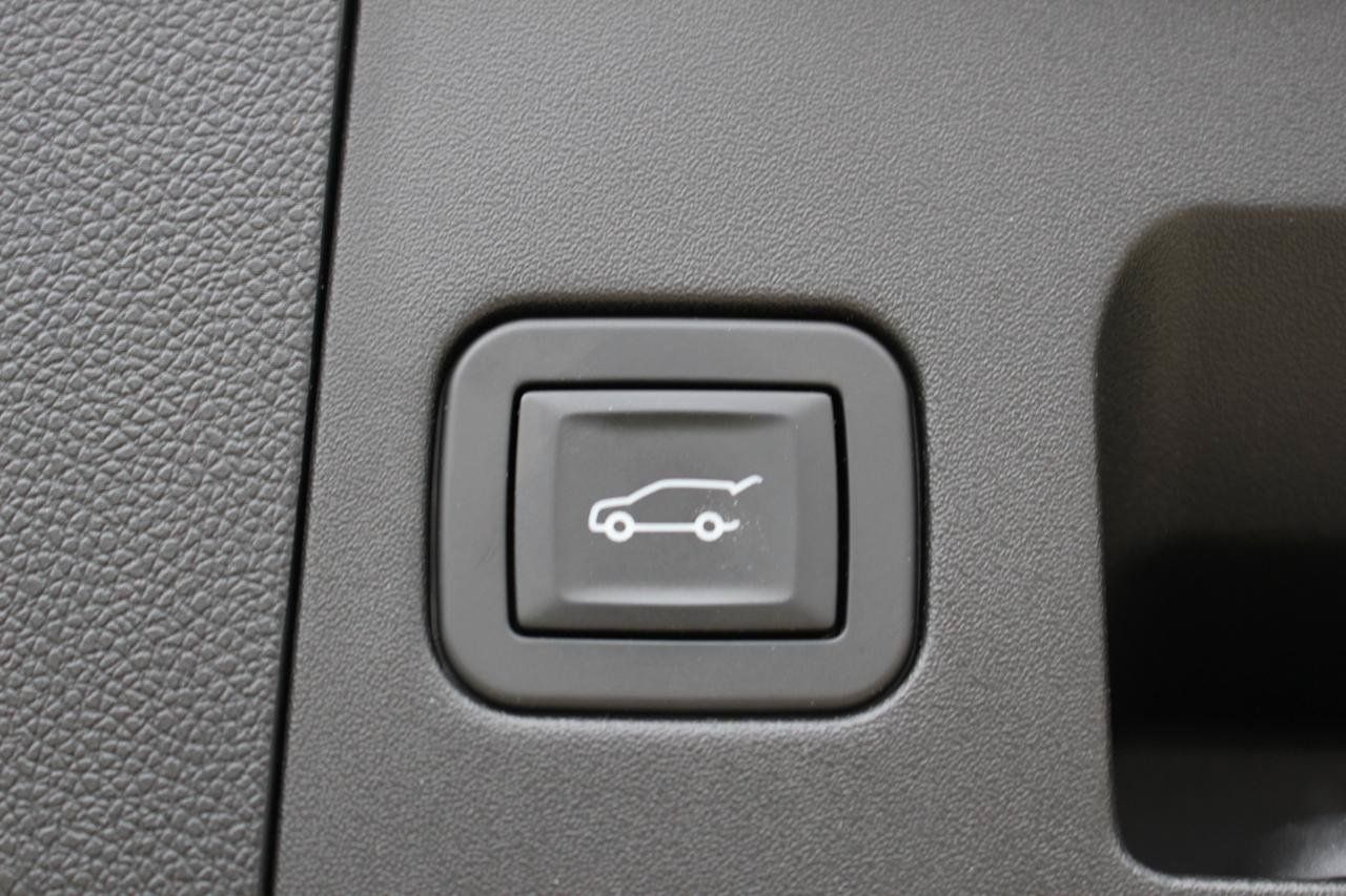 Used 2019 Cadillac XT4 Premium Luxury w/ Cold Weather Package AWD/4WD image 41
