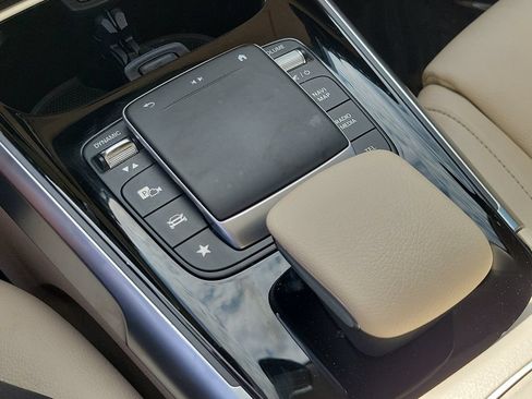 Used 2021 Mercedes-Benz GLB 250 w/ Premium Package image 27