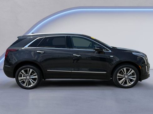 Used 2020 Cadillac XT5 Premium Luxury FWD image 2