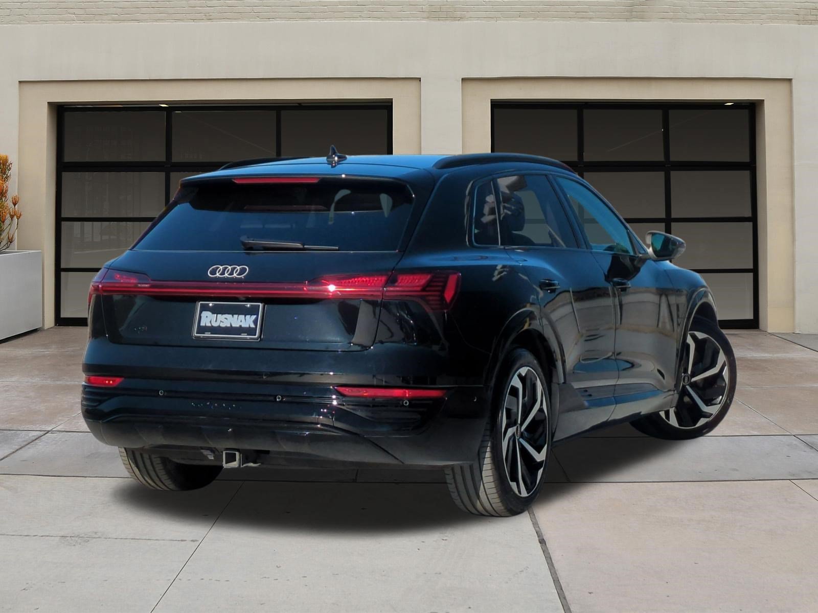 Used 2024 Audi Q8 e-tron Premium Plus w/ Premium Plus Package AWD/4WD image 4