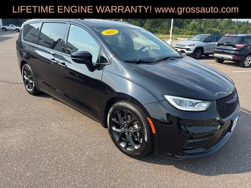 Used 2025 Chrysler Pacifica Limited FWD image 10