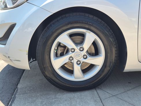 Used 2015 Hyundai Elantra SE FWD image 12