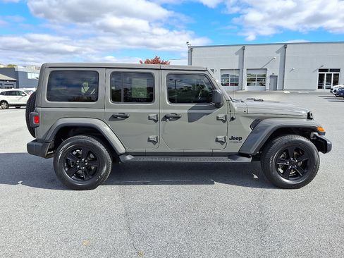 Used 2021 Jeep Wrangler Unlimited Sahara image 8
