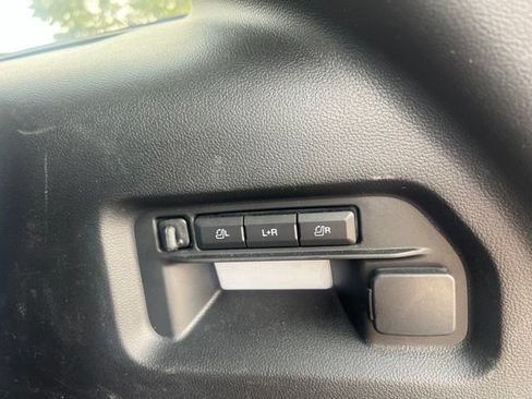 Used 2023 Ford Explorer Limited w/ Limited Technology Package AWD/4WD image 15