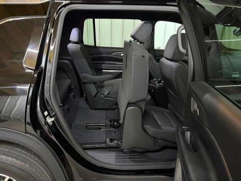 Used 2025 Chevrolet Traverse LT AWD/4WD image 15