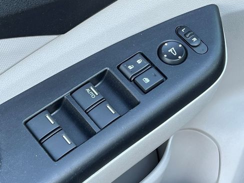 Used 2014 Honda CR-V LX image 9