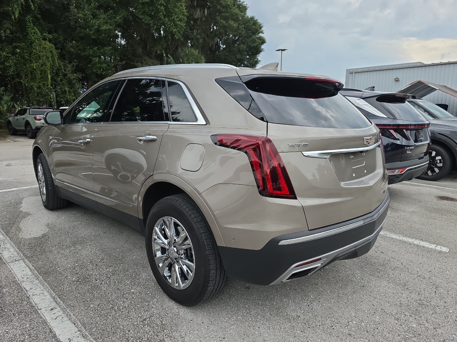 Used 2023 Cadillac XT5 Premium Luxury w/ Technology Package FWD image 5
