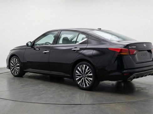 Used 2025 Nissan Altima 2.5 SV FWD image 6