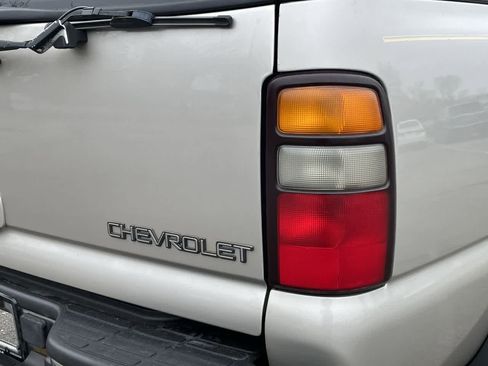 Used 2005 Chevrolet Suburban LT w/ Preferred Equipment Group image 39