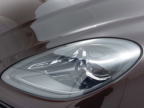 Certified 2025 Porsche Macan image 34