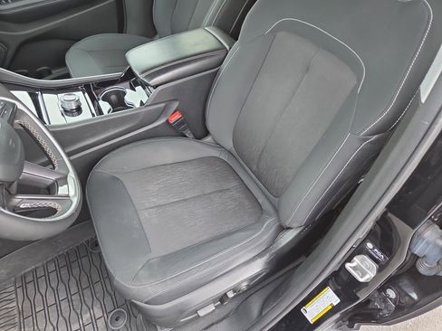 Certified 2023 Jeep Grand Cherokee Laredo AWD/4WD image 14