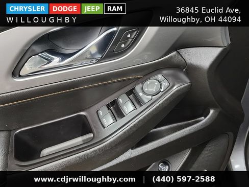 Used 2019 Chevrolet Traverse LT w/ LT Premium Package AWD/4WD image 12