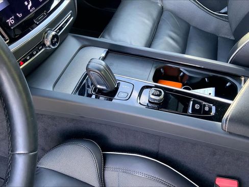 Used 2022 Volvo S60 B5 R-Design image 16