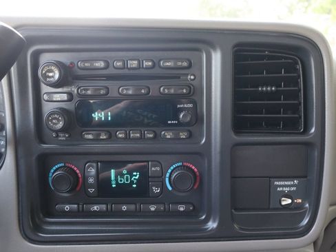 Used 2004 GMC Sierra 2500 SLT w/ Heavy-Duty Power Package AWD/4WD image 35