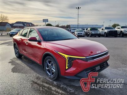 New 2025 Kia K4 LXS