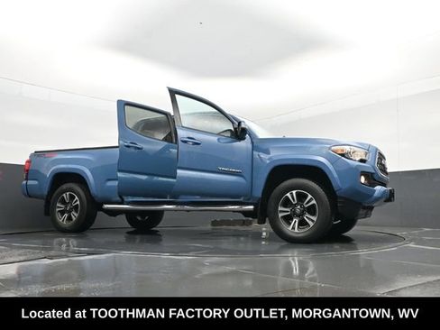 Used 2019 Toyota Tacoma TRD Sport AWD/4WD image 29