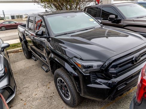 Certified 2024 Toyota Tacoma SR5 image 4