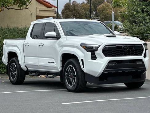 Used 2025 Toyota Tacoma TRD Sport RWD image 7