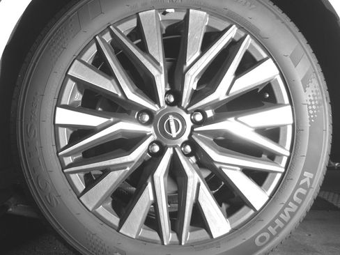 Used 2025 Nissan Altima 2.5 SV FWD image 14